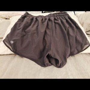 LULULEMON Hotty Hot Shorts (Magnum colored) Size 4